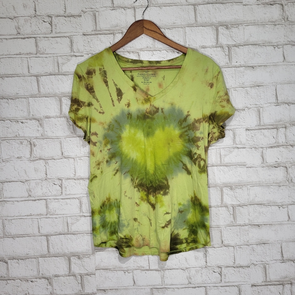 Faded Glory graphic heart tye-dye tee